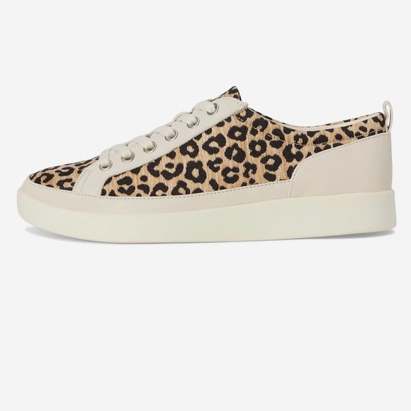 NWT Vionic Winny Leopard Print Women's Sneakers size 8W - Picture 2 of 5